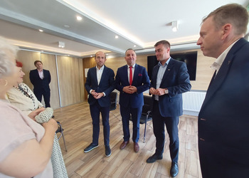 Zdjęcie przedstawia uczestników spotkania