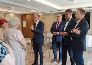 Zdjęcie przedstawia uczestników spotkania