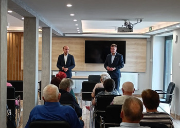 Zdjęcie przedstawia uczestników spotkania