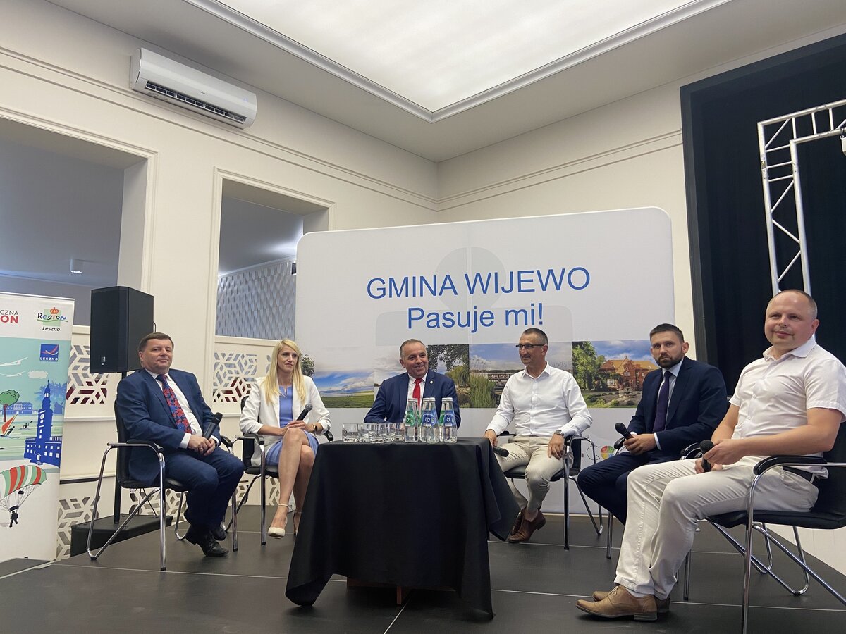 zdjęcie przedstawia uczestników konferencji