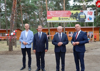 Zdjęcie przedstawia zaproszonych gości
