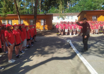 zdjęcie przedstawia uczestników obozu 