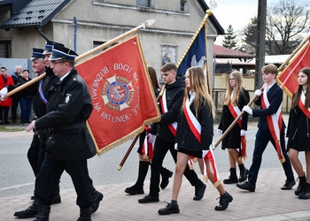 Uczestnicy odsłonięcia tablicy