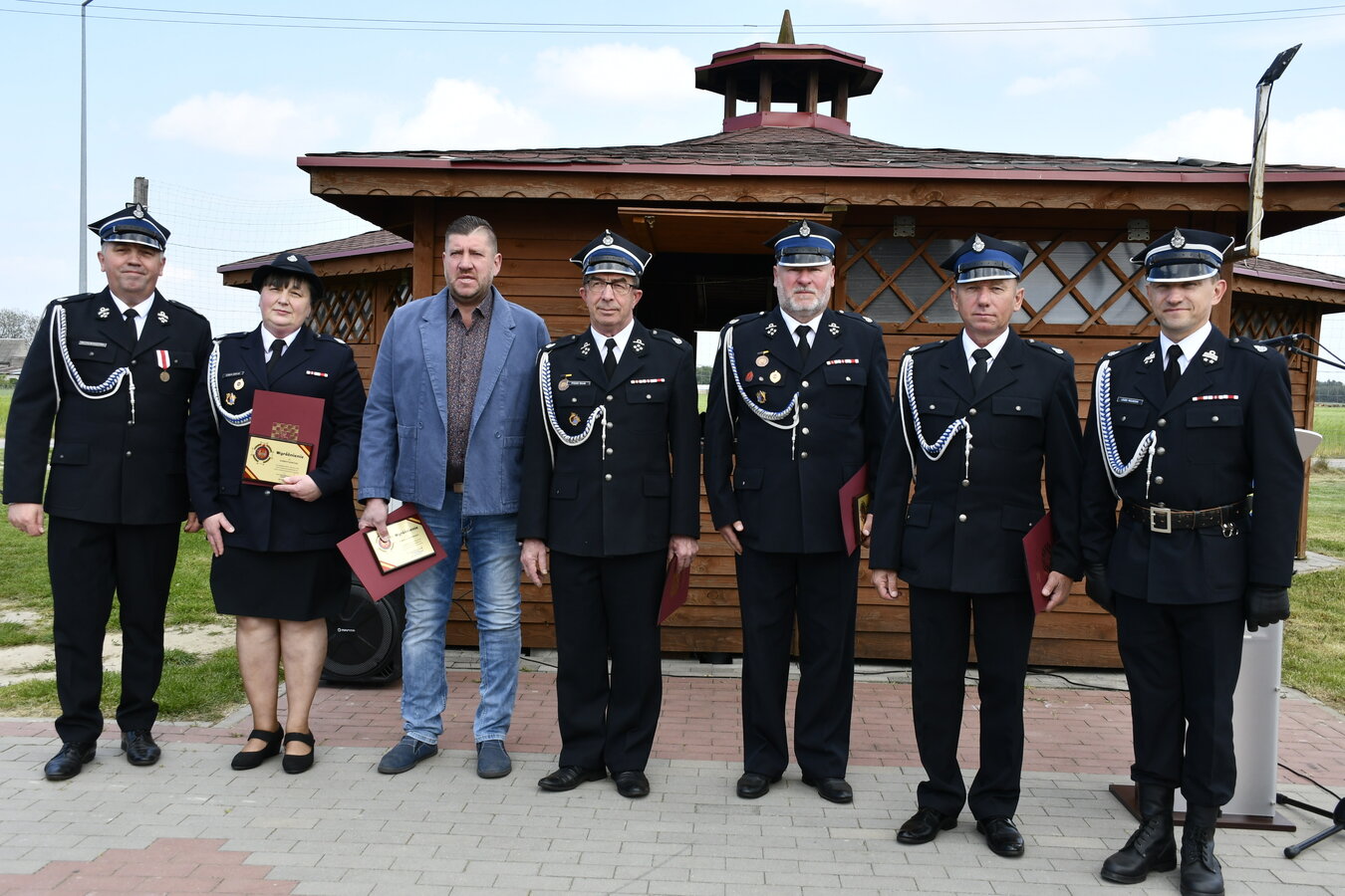 wyróżnieni strażacy z osp
