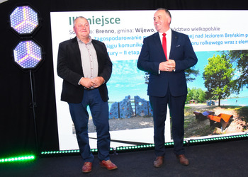 zdjęcie przedstawia Wójta Gminy Wijewo z przedstawicielem sołectwa Brenno 