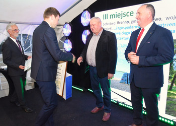 zdjęcie grupowe laureatów konkursu 