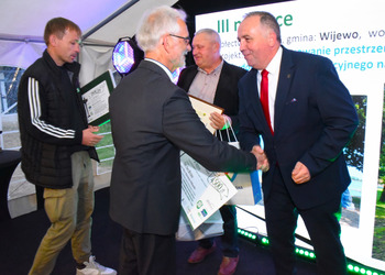 zdjęcie grupowe laureatów konkursu 