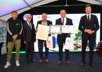 zdjęcie grupowe laureatów konkursu 