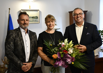 zdjęcie przedstawia Wójta z Dyrektorami Szkół