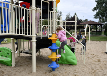 Zdjęcie przedstawia uczestników spotkania