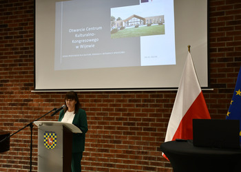 kierownik biblioteki przemawia