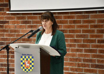 kierownik biblioteki przemawia