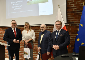 wręczenie podziękowań dla wykonawców