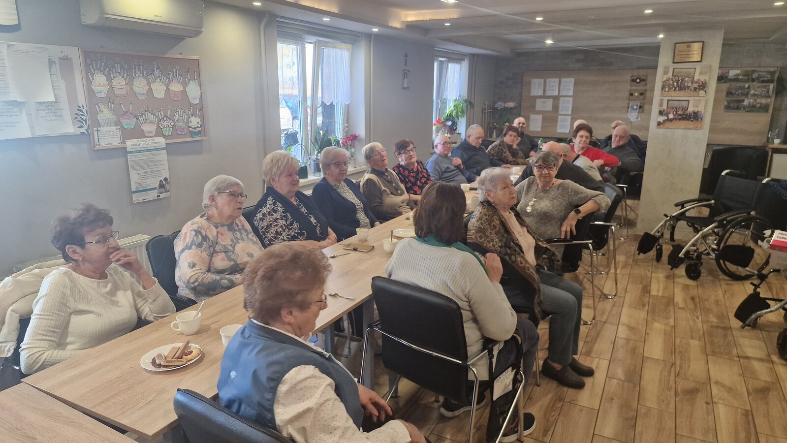 spotkanie z przedstawicielem na zdjęciu uczestnicy