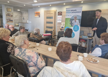 spotkanie z przedstawicielem na zdjęciu uczestnicy