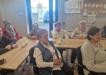 spotkanie z przedstawicielem na zdjęciu uczestnicy