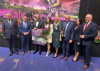 zdjęcie przedstawia laureatów 