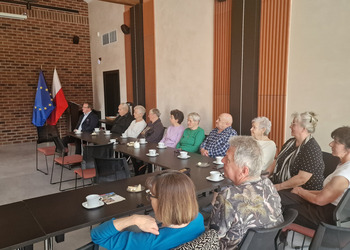 Zdjęcie przedstawia uczestników Klubu Seniora