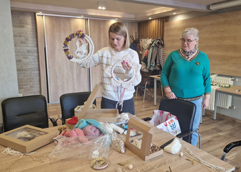 Zdjęcie przedstawia uczestników Klubu Seniora