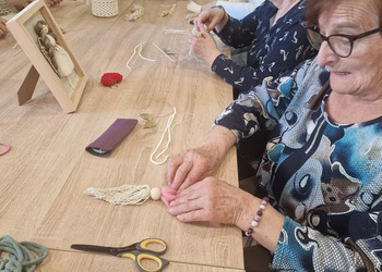 Zdjęcie przedstawia uczestników Klubu Seniora