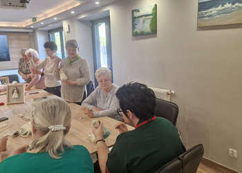 Zdjęcie przedstawia uczestników Klubu Seniora