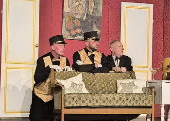 aktorzy na scenie