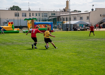 zdjęcie przedstawia turniej w piłkę nożną 
