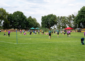 zdjęcie przedstawia turniej w piłkę nożną 