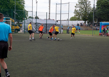 zdjęcie przedstawia turniej w piłkę nożną 