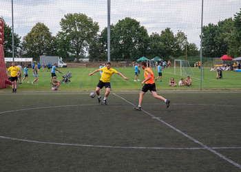 zdjęcie przedstawia turniej w piłkę nożną 