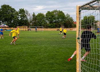 zdjęcie przedstawia turniej w piłkę nożną 