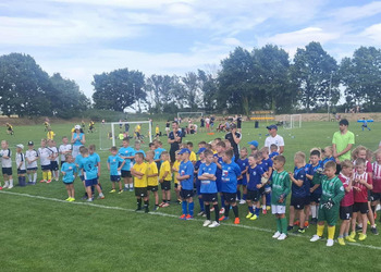 zdjęcie przedstawia zawodników turnieju żaków