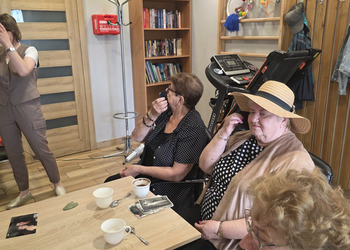 Zdjęcie przedstawia uczestników spotkania