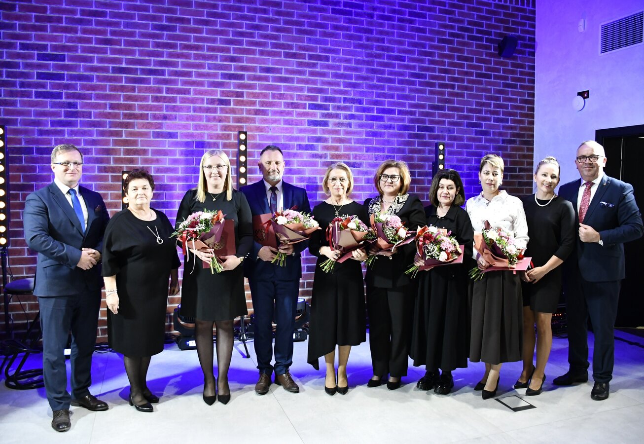 Zdjęcie przedstawia uczestników koncertu.