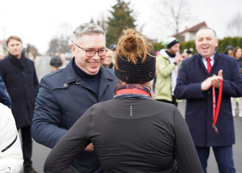 Zdjęcie przedstawia uczestników IV Biegu Powstańczego