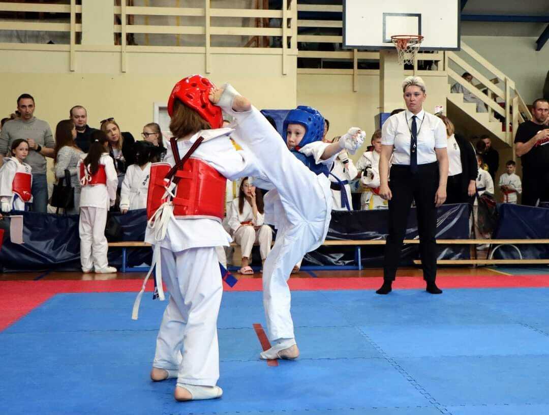 Uczestnicy zawodów karate