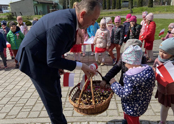 uczestników świętowania dnia flagi