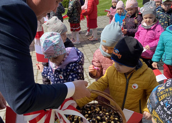 uczestników świętowania dnia flagi