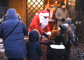 Zdjęcie przedstawia uczestników spotkania