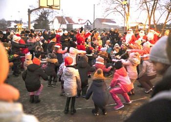 Zdjęcie przedstawia uczestników spotkania