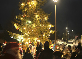 Zdjęcie przedstawia uczestników spotkania