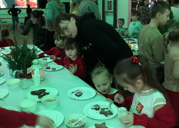 Zdjęcie przedstawia uczestników spotkania