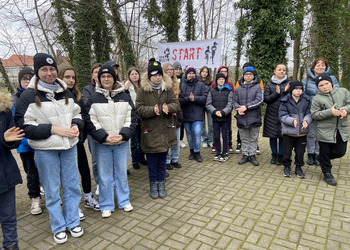 zdjęcie przedstawia uczestników biegu 