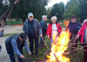 Zdjęcie przedstawia uczestników Klubu Seniora